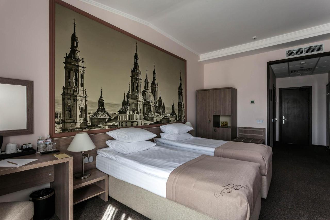Rius Hotel Lviv Exterior foto